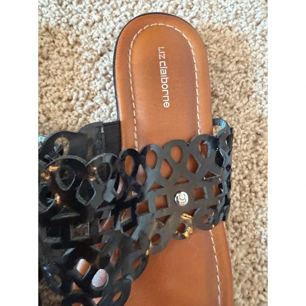 Liz Claiborne Womens Black Patent Laser Cut Thong Sandals‎ Size 7 Flat Slides